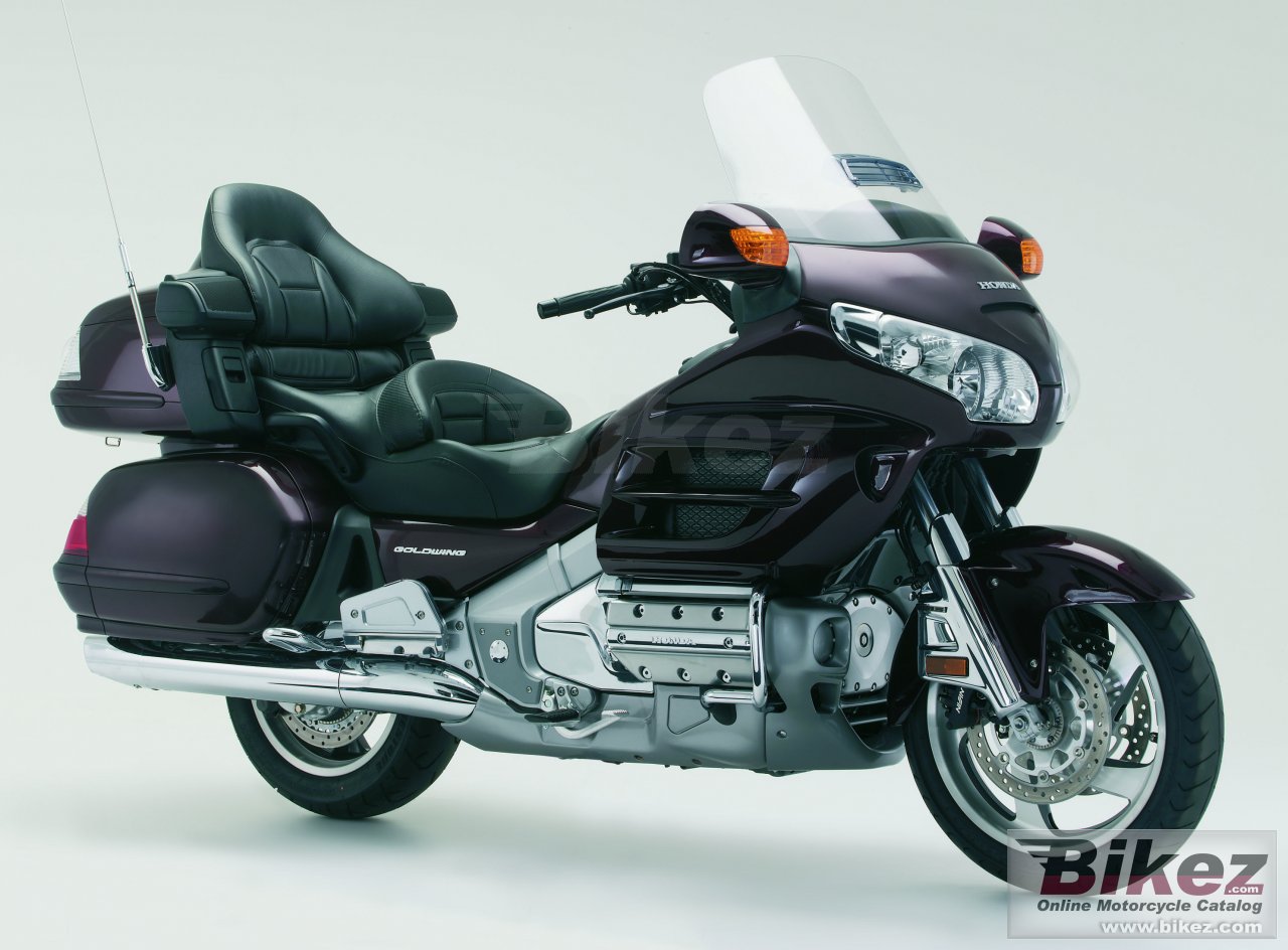 Big Honda gold wing audio-comfort-navi picture and wallpaper from Bikez.com
